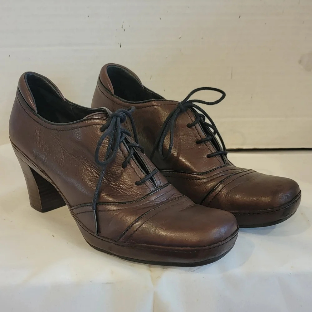 CLARKS ARTISAN BROWN LEATHER ANKLE SHOE BOOTS (sz 8-1/2)